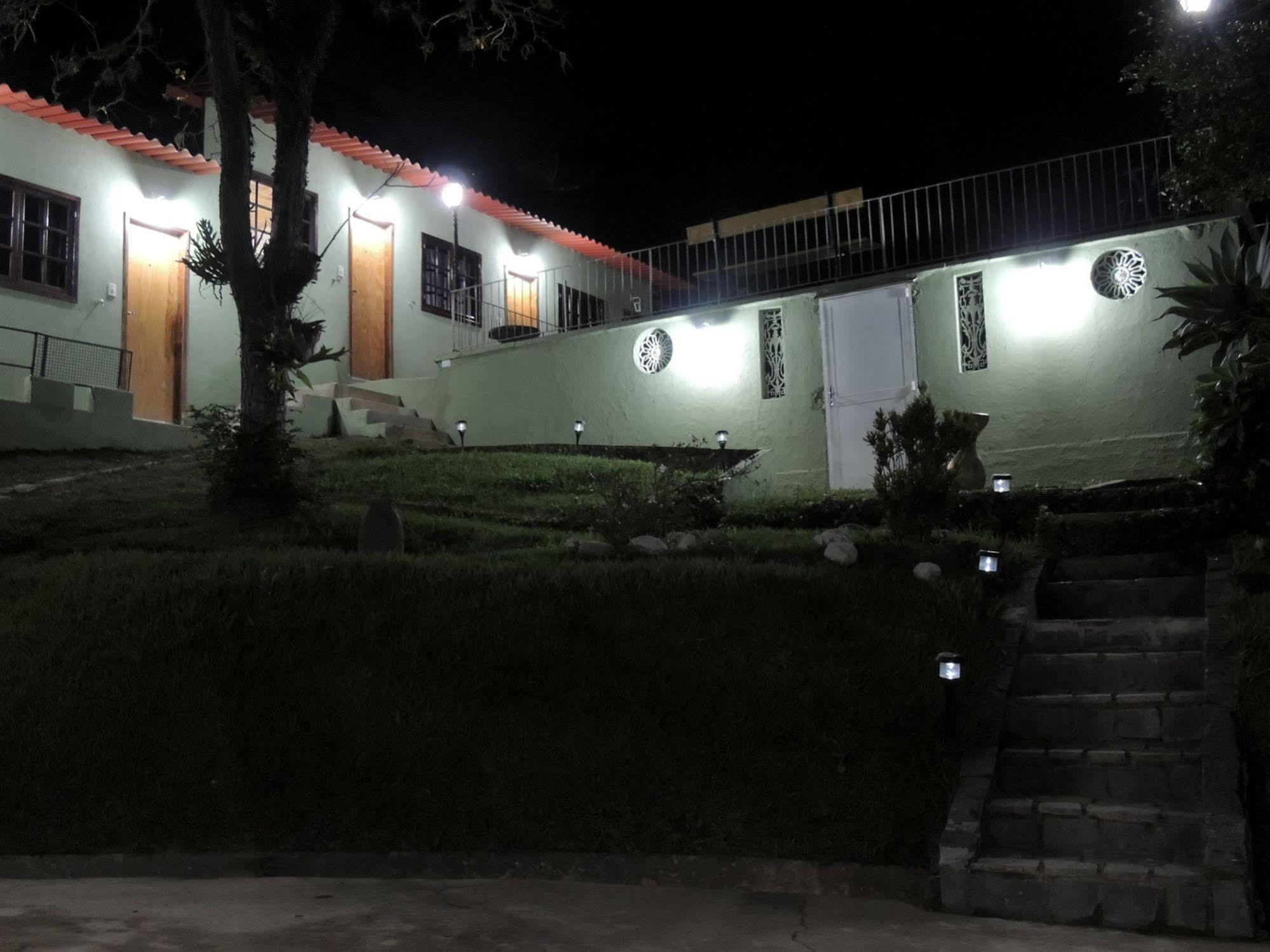 Pousada Xato Miguel Pereira Buitenkant foto